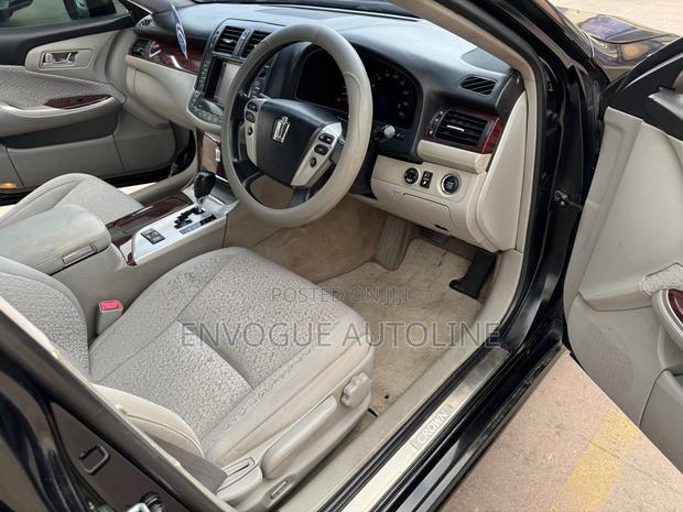 Toyota Crown 2011 Black