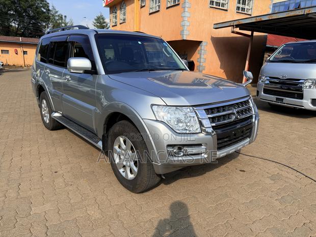 Mitsubishi Pajero V80 3.2 DI-D 2018 Gray