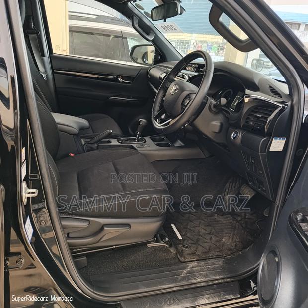 Toyota Hilux 2019 Black