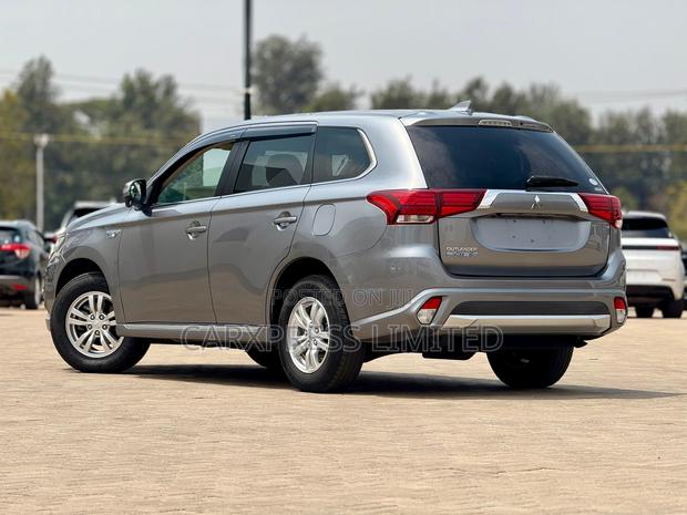Mitsubishi Outlander 2017 Gray