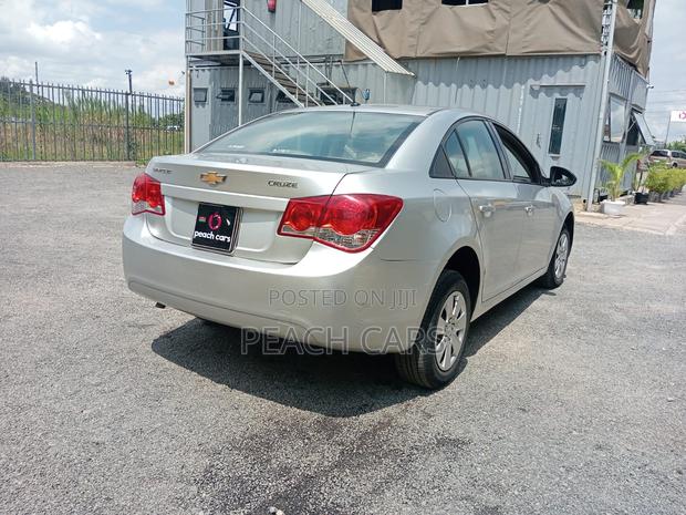 Chevrolet Cruze 1LT 2011 Silver