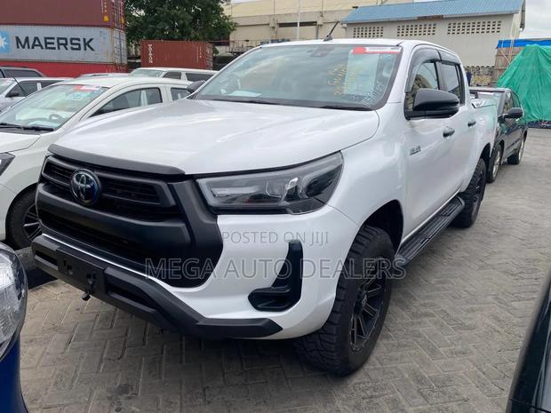 Toyota Hilux 2018 White