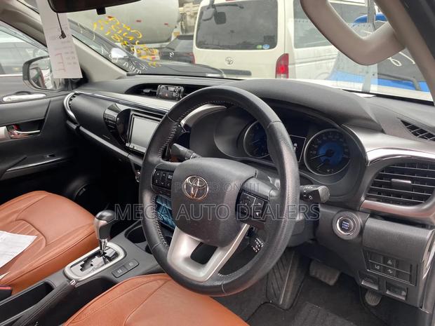 Toyota Hilux 2018 White