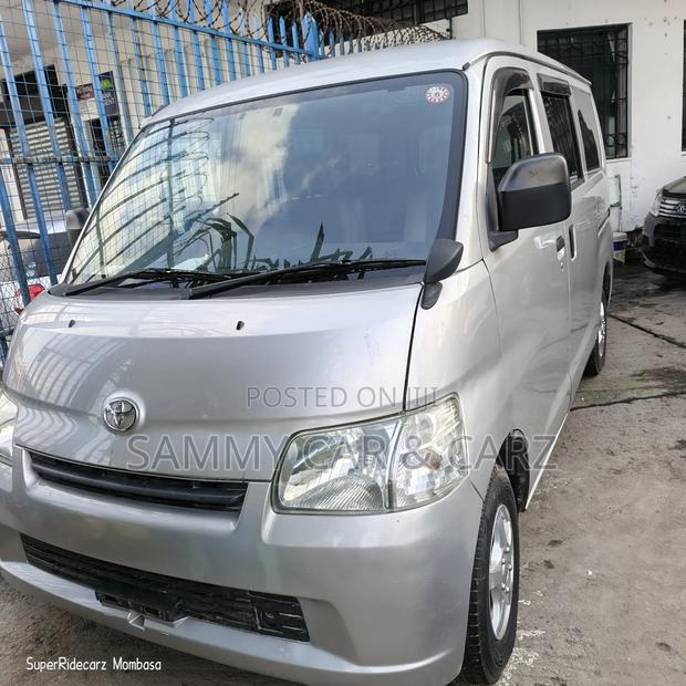 Toyota TownAce 2018 Silver