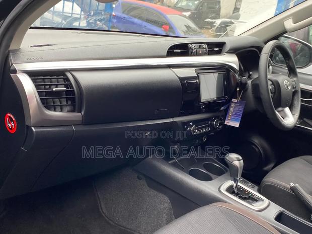 Toyota Hilux 2020 Black