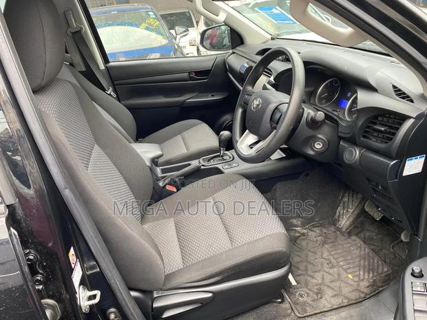 Toyota Hilux 2019 Black
