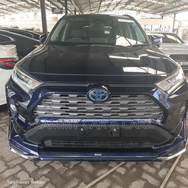 Toyota RAV4 Hybrid 2021 Blue