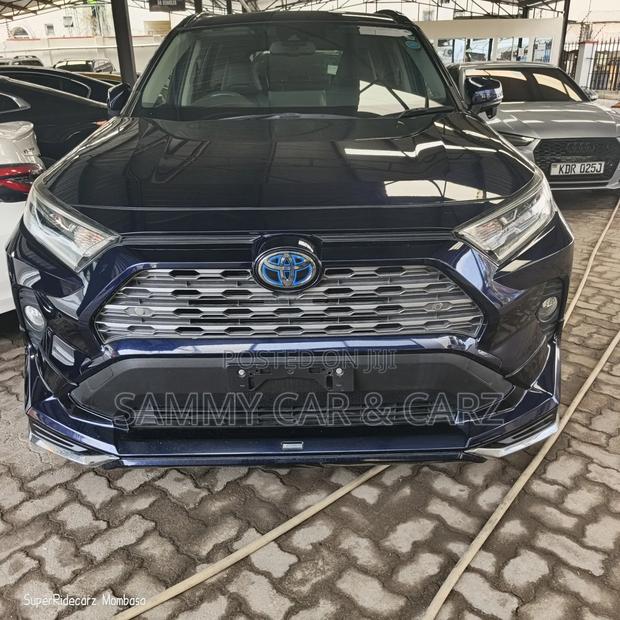 Toyota RAV4 Hybrid 2021 Blue