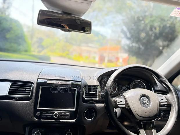 Volkswagen Touareg VR6 Lux 2011 Silver