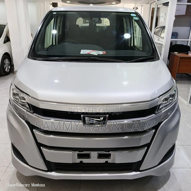 Toyota Noah 2.0 FWD (8 Seater) 2018 Silver