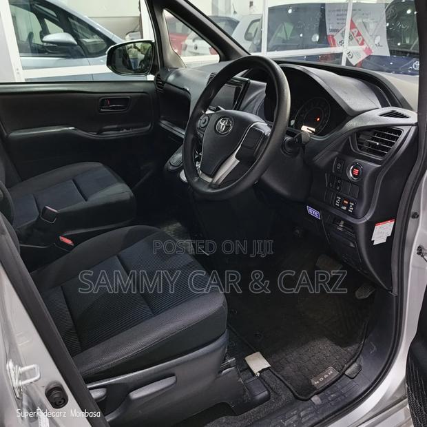 Toyota Noah 2.0 FWD (8 Seater) 2018 Silver