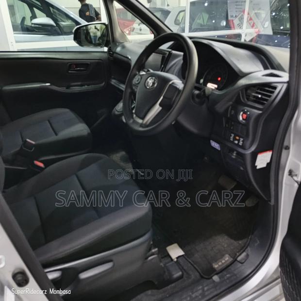 Toyota Noah 2.0 FWD (8 Seater) 2018 Silver