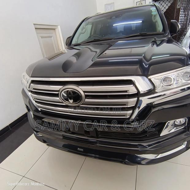 Toyota Land Cruiser 4.6 V8 AX 2017 Black