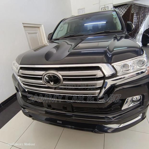 Toyota Land Cruiser 4.6 V8 AX 2017 Black