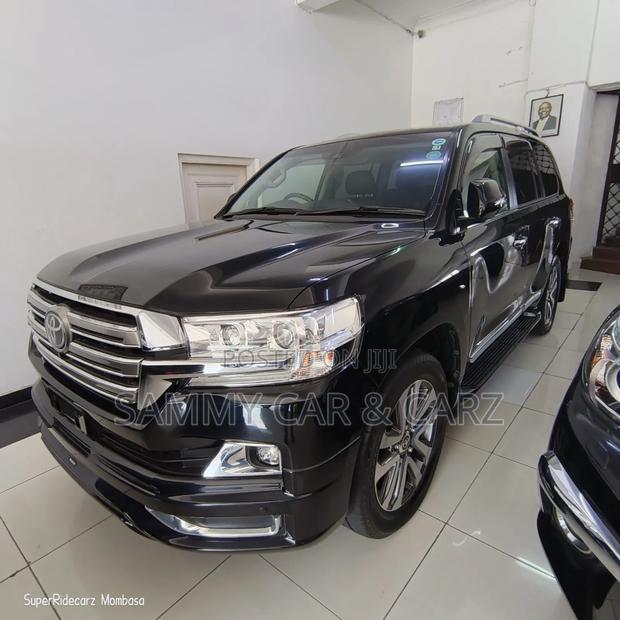 Toyota Land Cruiser 4.6 V8 AX 2017 Black