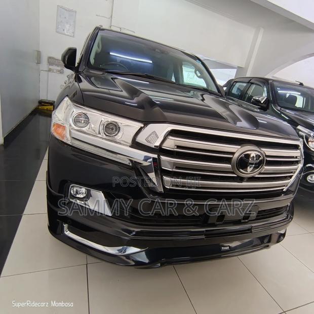 Toyota Land Cruiser 4.6 V8 AX 2017 Black