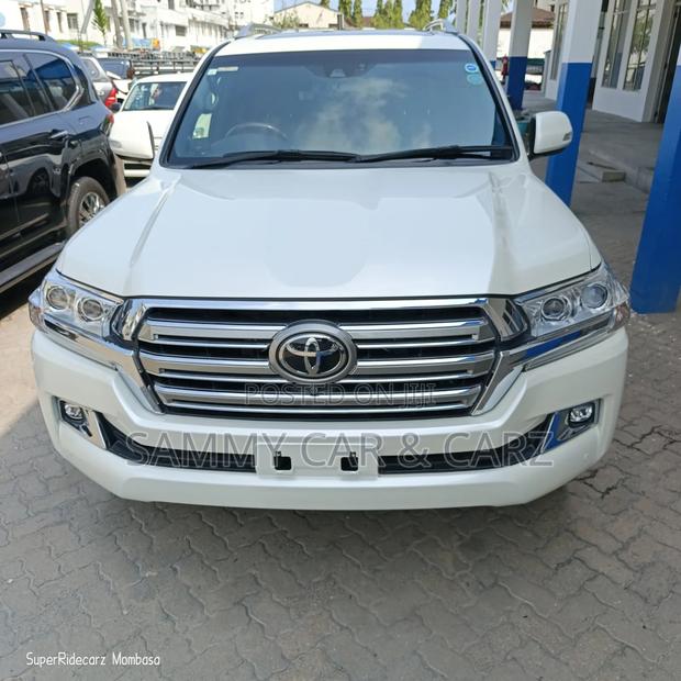 Toyota Land Cruiser 4.6 V8 ZX 2017 White