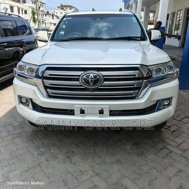 Toyota Land Cruiser 4.6 V8 ZX 2017 White