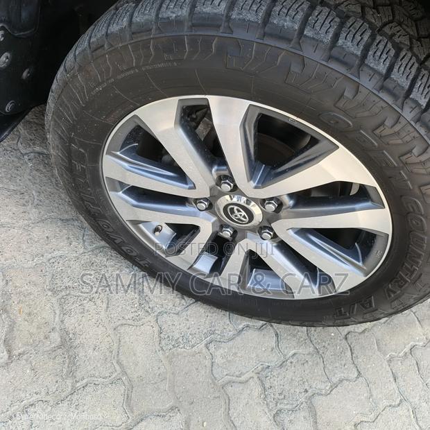 Toyota Land Cruiser 4.6 V8 ZX 2017 White