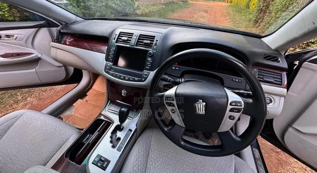 Toyota Crown 2012 Blue