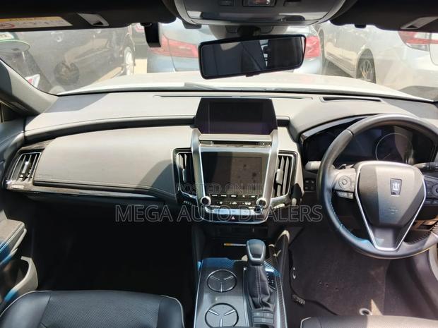 Toyota Crown 2018 Gray