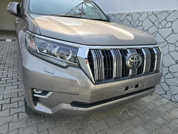Toyota Land Cruiser Prado 2018 Brown