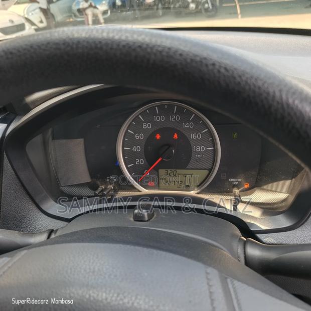 Toyota Axio 1.5 X 2WD 2018 Gold