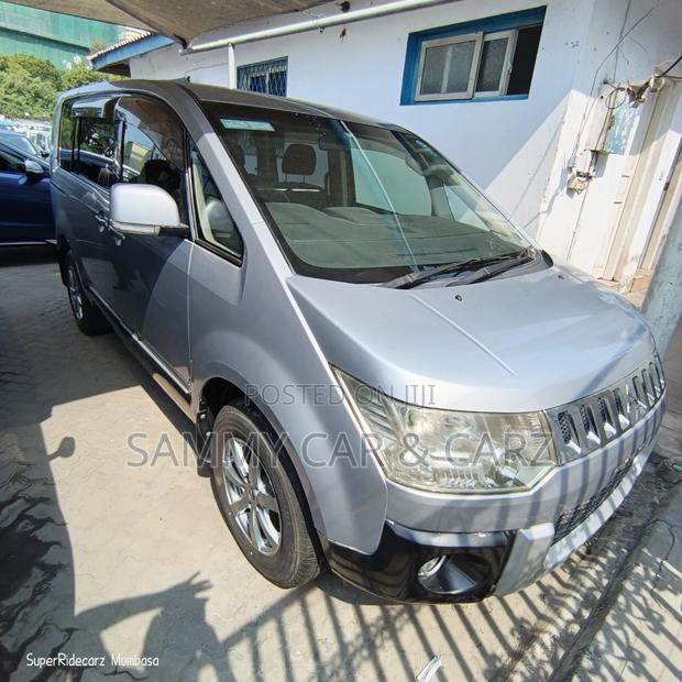 Mitsubishi Delica 2018 Silver