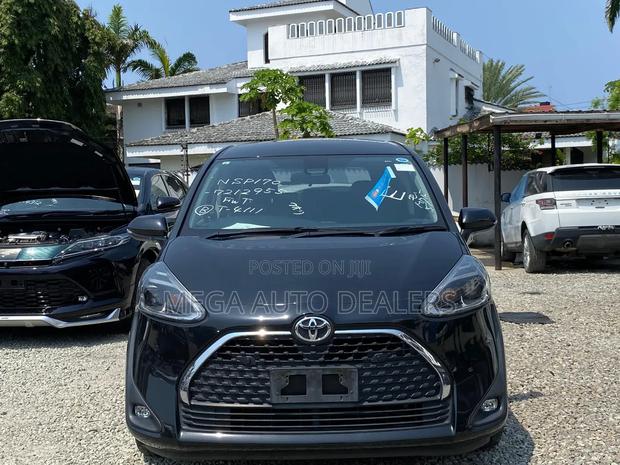 Toyota Sienta 2018 Black