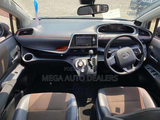 Toyota Sienta 2018 Black