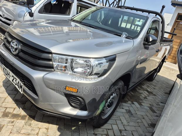 Toyota Hilux 2021 Silver