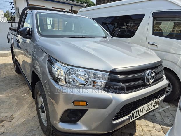 Toyota Hilux 2021 Silver