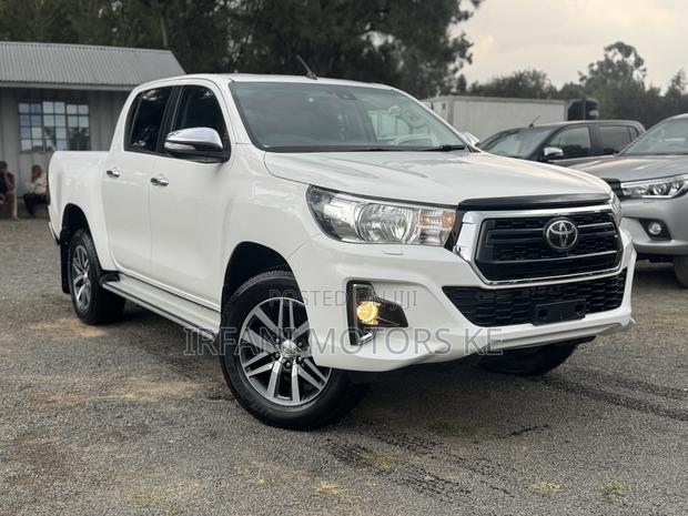 Toyota Hilux Workmate 4x4 2017 White