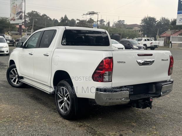 Toyota Hilux Workmate 4x4 2017 White