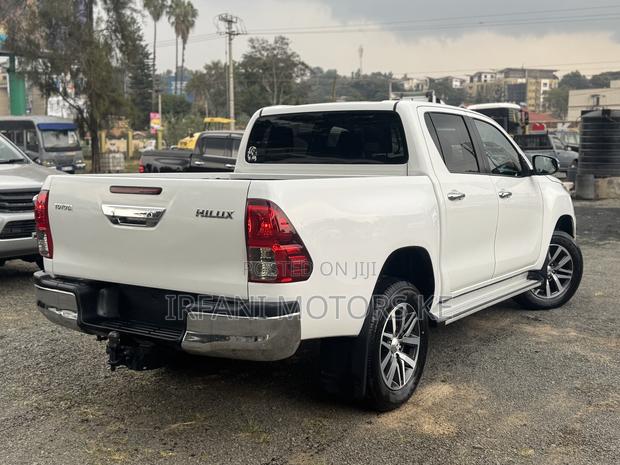 Toyota Hilux Workmate 4x4 2017 White