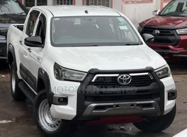 Toyota Hilux 2019 White