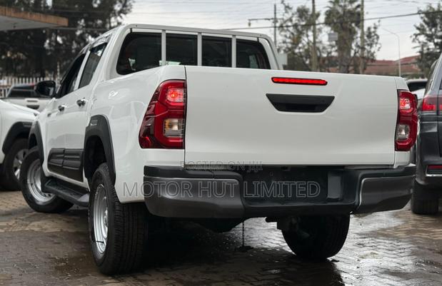 Toyota Hilux 2019 White