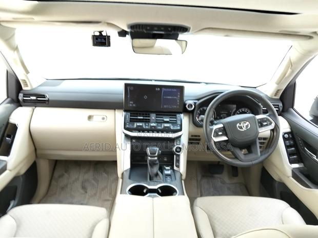 Toyota Land Cruiser 2023 Gold