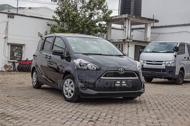 Toyota Sienta 1.5 Hybrid FWD 2018 Black