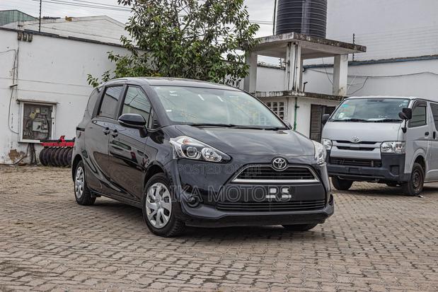 Toyota Sienta 1.5 Hybrid FWD 2018 Black
