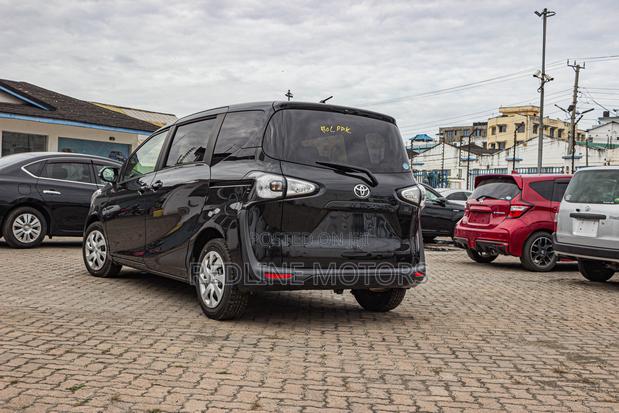 Toyota Sienta 1.5 Hybrid FWD 2018 Black