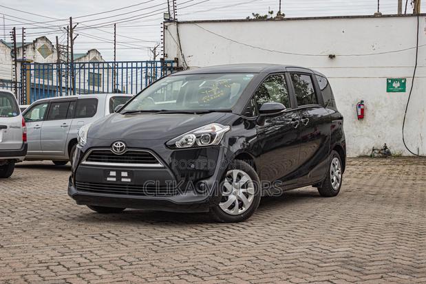 Toyota Sienta 1.5 Hybrid FWD 2018 Black