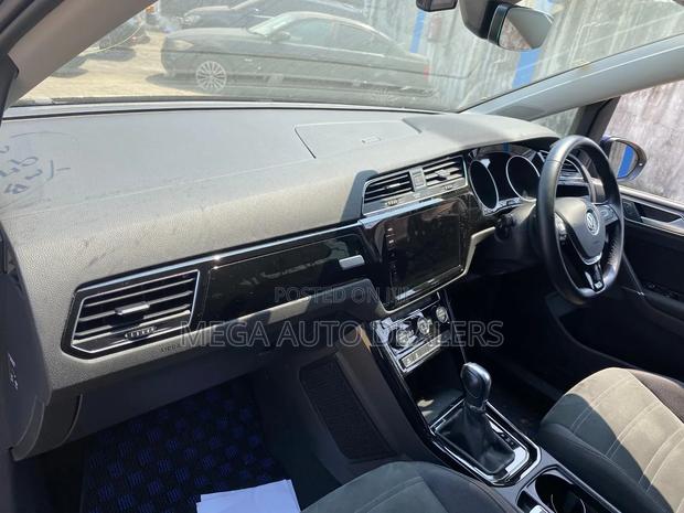 Volkswagen Touran 2018 Blue