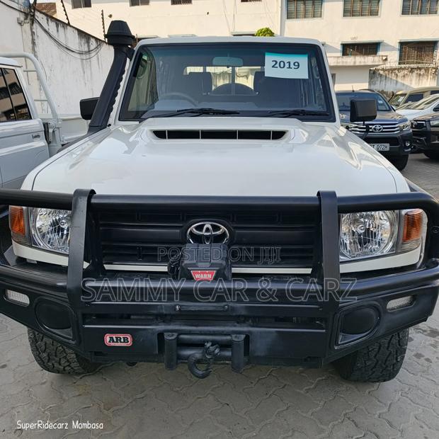 Toyota Land Cruiser 2019 White