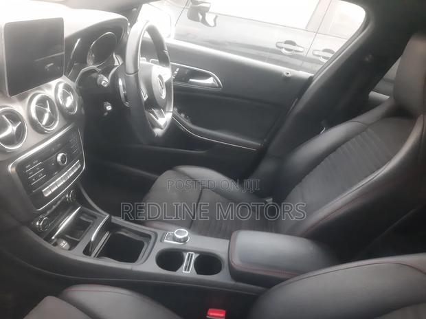 Mercedes-Benz CLA-Class CLA 180 Sedan 2018 Silver