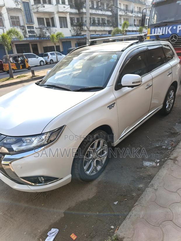 Mitsubishi Outlander 2.0 PHEV AWD 2018 Pearl