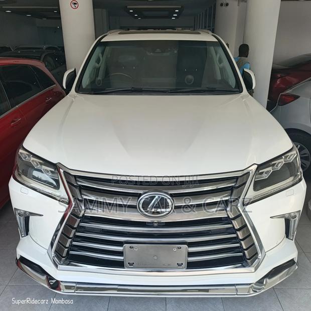 Lexus LX 570 AWD 2017 White