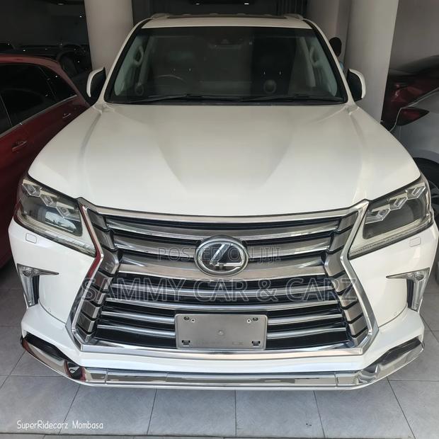 Lexus LX 570 AWD 2017 White