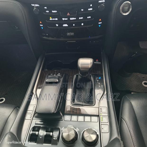 Lexus LX 570 AWD 2017 White