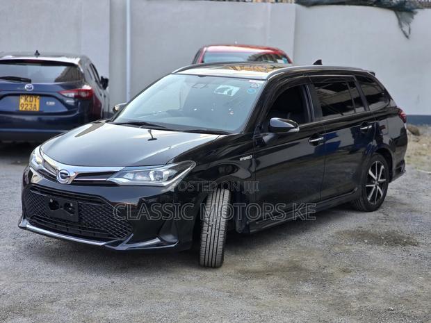 Toyota Corolla Fielder 1.5 Hybrid FWD 2019 Black